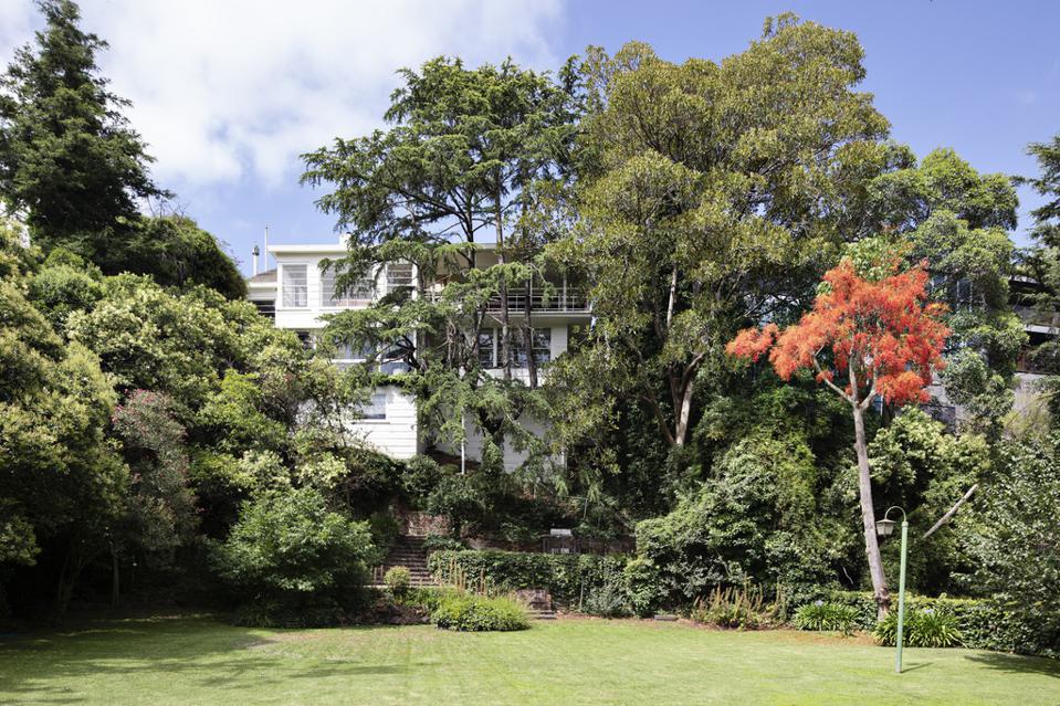 toorak estate on edzell ave melbourne australia