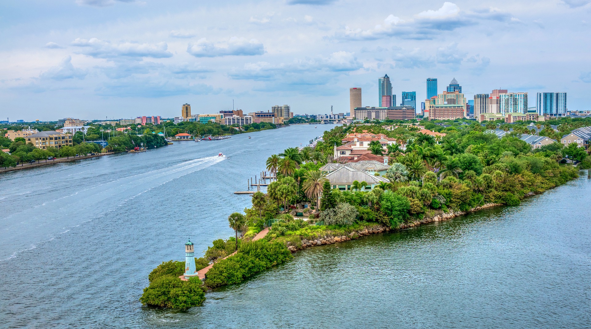 residential homes along the waterfront in tampa bay, florida