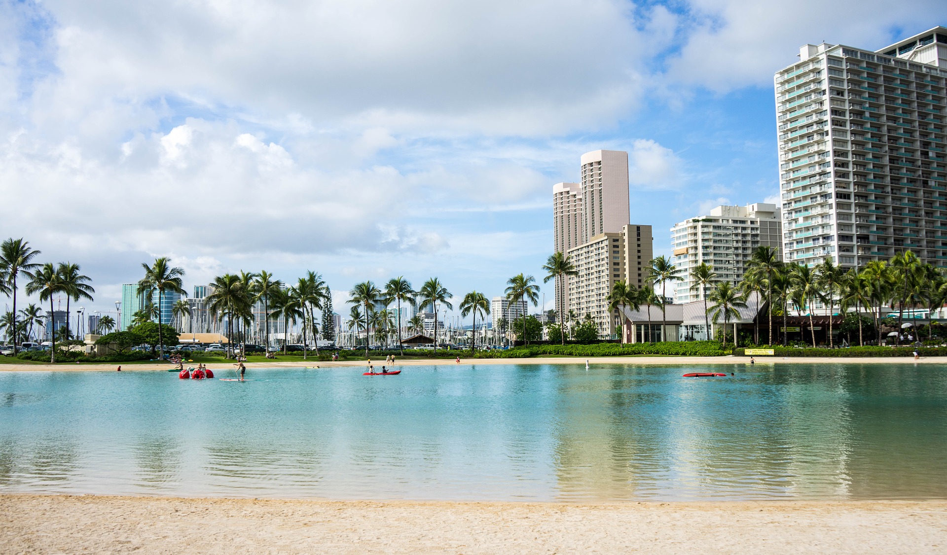 lagoon ocean in front of waikiki beach in hawaii